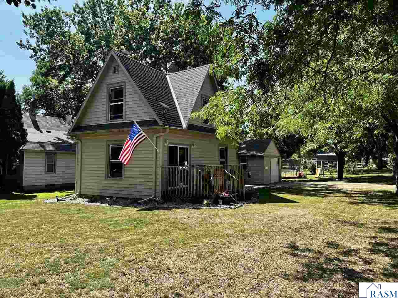 102 W College Avenue St. Peter MN 56082