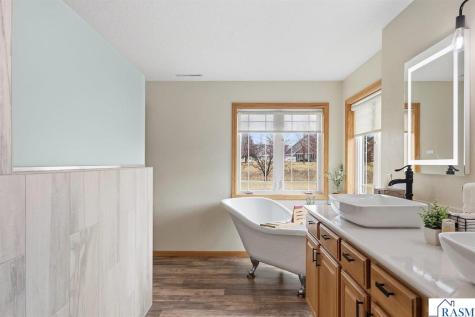 120 Callaway Court Mankato MN 56001