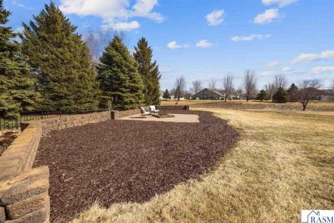 120 Callaway Court Mankato MN 56001