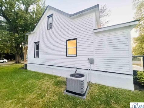 420 SW Walnut Street Sleepy Eye MN 56085