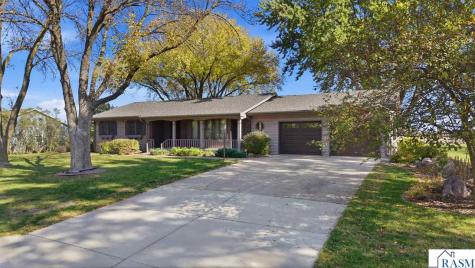 208 N 4th Avenue Waldorf MN 56091