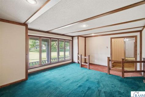 208 N 4th Avenue Waldorf MN 56091