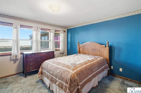208 N 4th Avenue Waldorf MN 56091