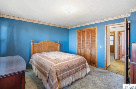 208 N 4th Avenue Waldorf MN 56091