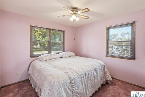 208 N 4th Avenue Waldorf MN 56091