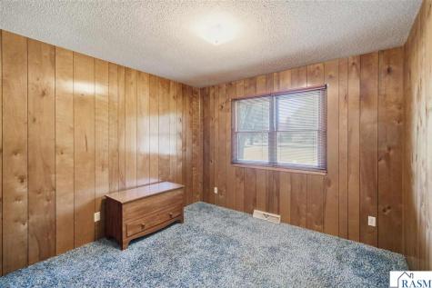 208 N 4th Avenue Waldorf MN 56091