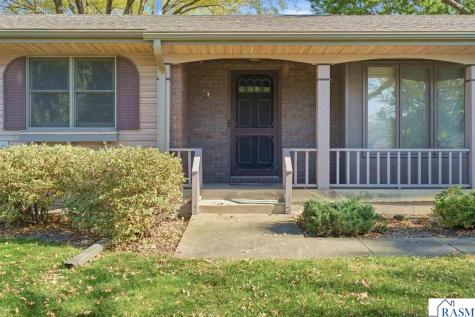 208 N 4th Avenue Waldorf MN 56091