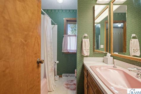 208 N 4th Avenue Waldorf MN 56091
