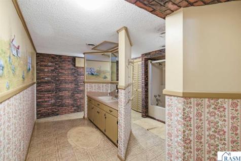208 N 4th Avenue Waldorf MN 56091