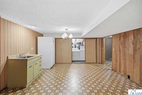208 N 4th Avenue Waldorf MN 56091