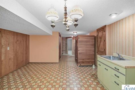208 N 4th Avenue Waldorf MN 56091