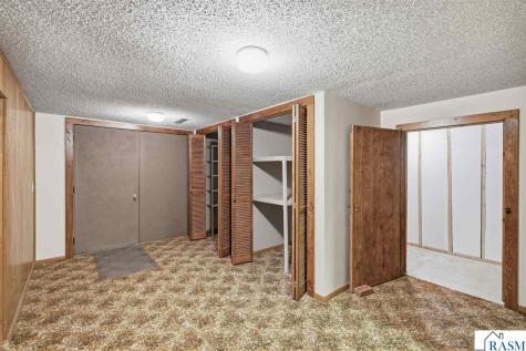208 N 4th Avenue Waldorf MN 56091