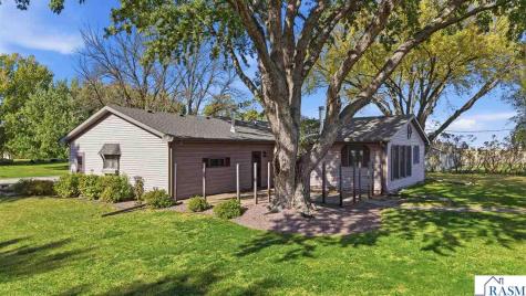 208 N 4th Avenue Waldorf MN 56091