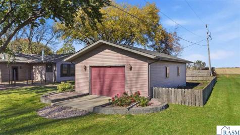 208 N 4th Avenue Waldorf MN 56091