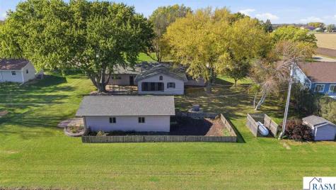 208 N 4th Avenue Waldorf MN 56091