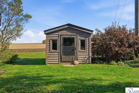 208 N 4th Avenue Waldorf MN 56091