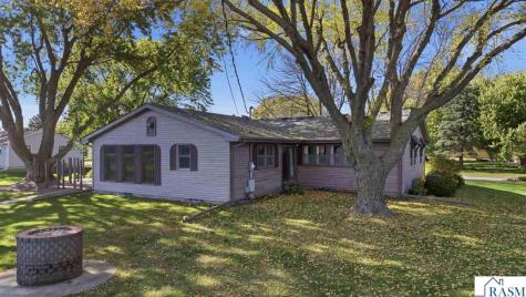 208 N 4th Avenue Waldorf MN 56091