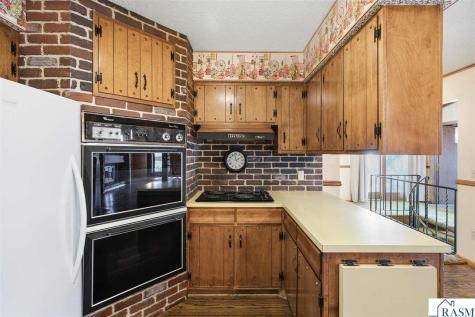 208 N 4th Avenue Waldorf MN 56091