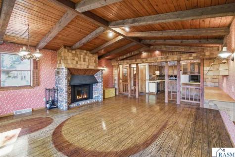 208 N 4th Avenue Waldorf MN 56091