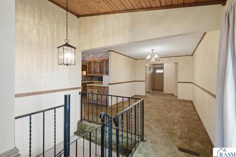 208 N 4th Avenue Waldorf MN 56091