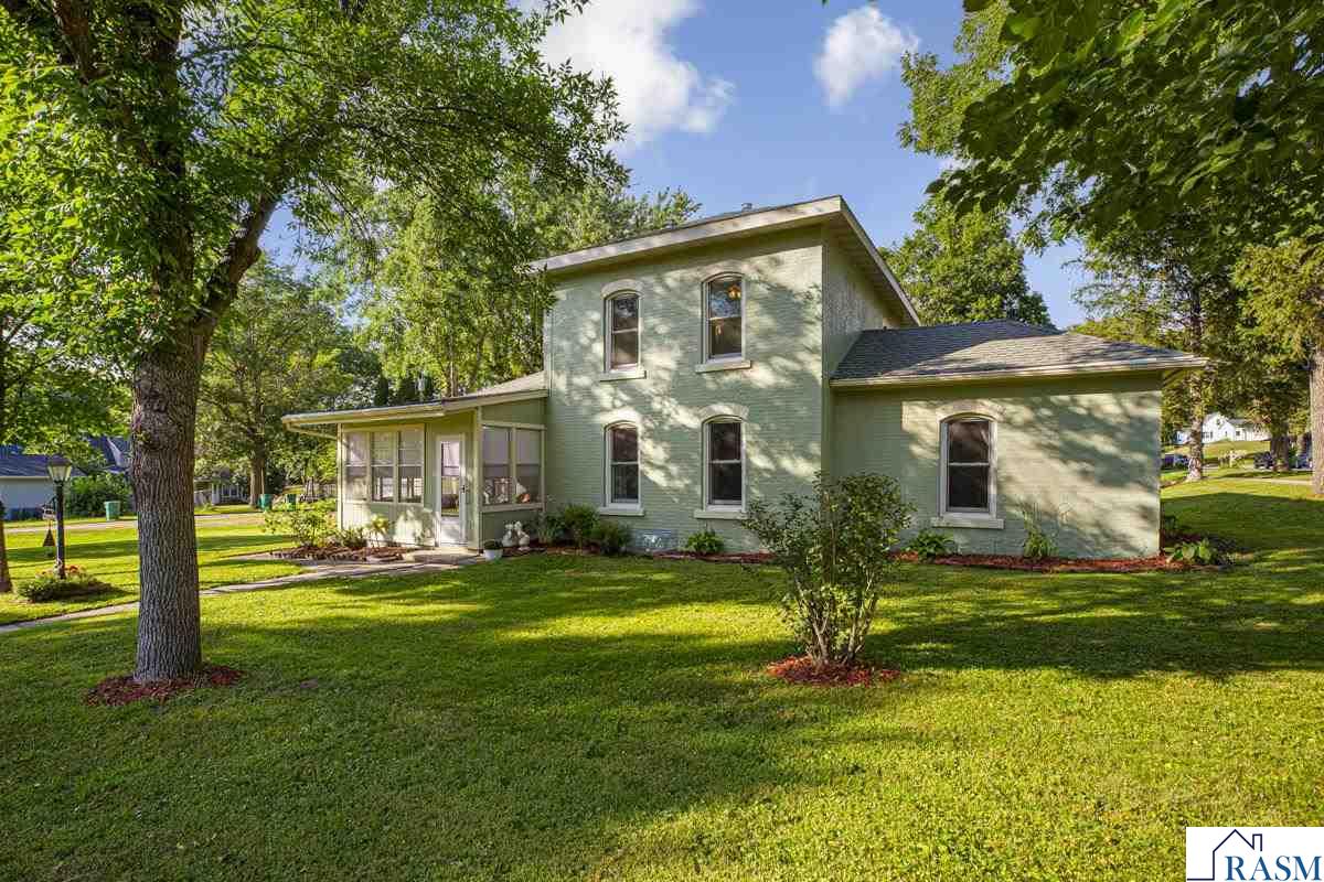 219 Davis Street Le Sueur MN 56058