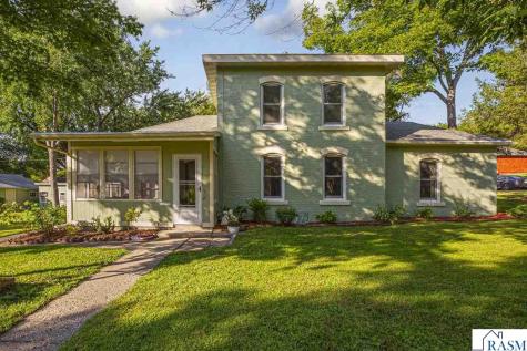 219 Davis Street Le Sueur MN 56058