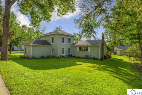 219 Davis Street Le Sueur MN 56058
