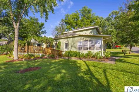 219 Davis Street Le Sueur MN 56058