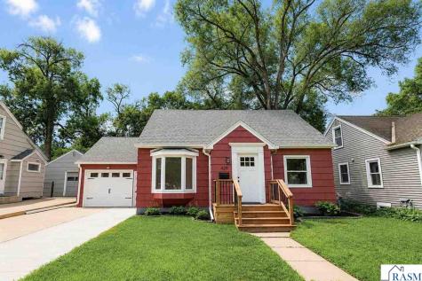 429 Tyler Avenue North Mankato MN 56003