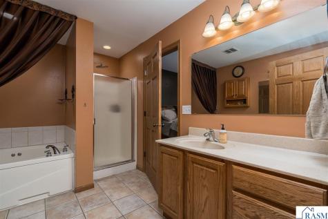 1114 Engesser Lane St. Peter MN 56082