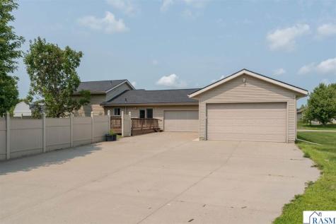1114 Engesser Lane St. Peter MN 56082