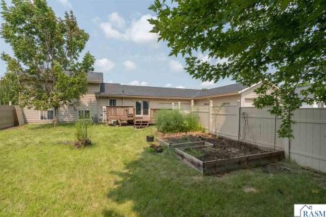 1114 Engesser Lane St. Peter MN 56082