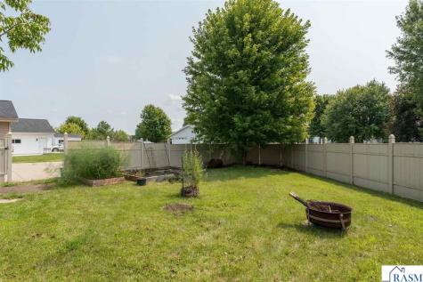 1114 Engesser Lane St. Peter MN 56082