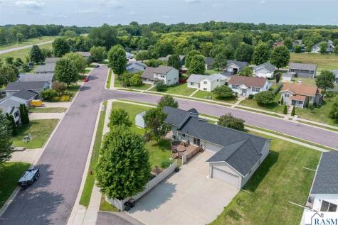 1114 Engesser Lane St. Peter MN 56082