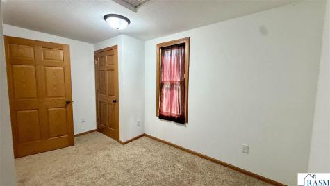 813 Broadway Street Cleveland MN 56017