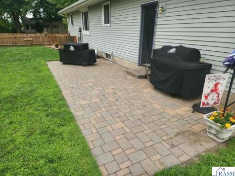 1615 Sunset Avenue New Ulm MN 56073