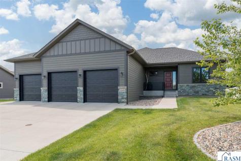 1929 Lexington Lane North Mankato MN 56003