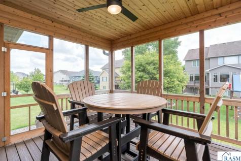 1929 Lexington Lane North Mankato MN 56003