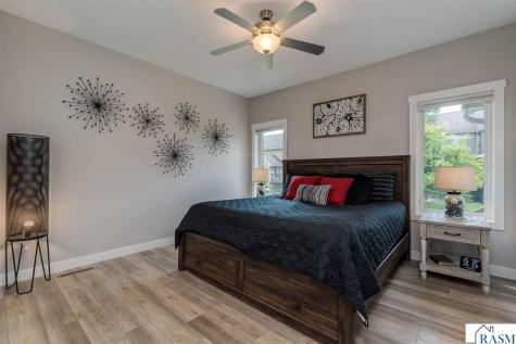 1929 Lexington Lane North Mankato MN 56003
