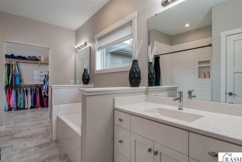 1929 Lexington Lane North Mankato MN 56003