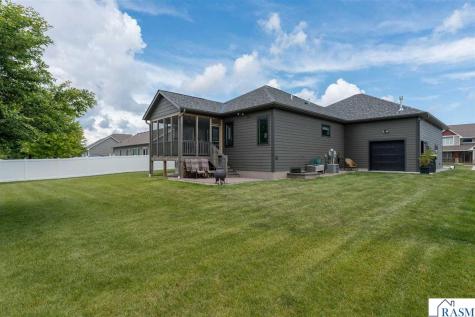 1929 Lexington Lane North Mankato MN 56003