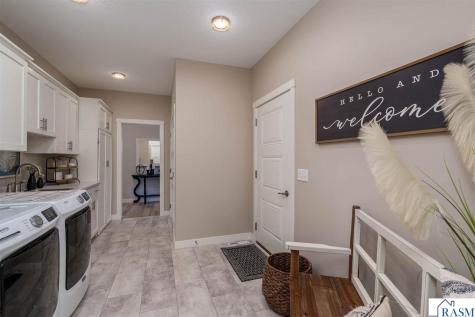 1929 Lexington Lane North Mankato MN 56003