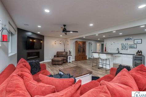 1929 Lexington Lane North Mankato MN 56003