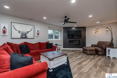 1929 Lexington Lane North Mankato MN 56003