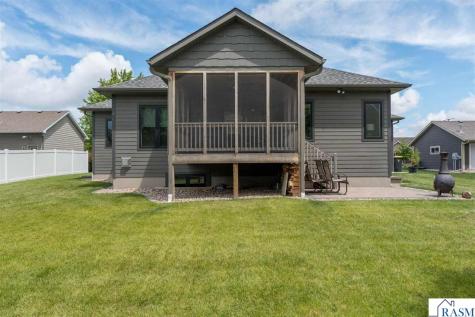 1929 Lexington Lane North Mankato MN 56003