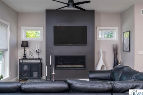1929 Lexington Lane North Mankato MN 56003