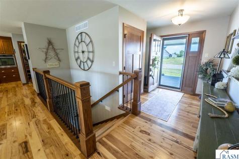 864 Goves Way Madelia MN 56062