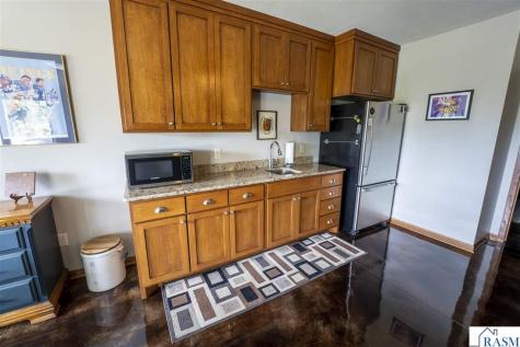 864 Goves Way Madelia MN 56062