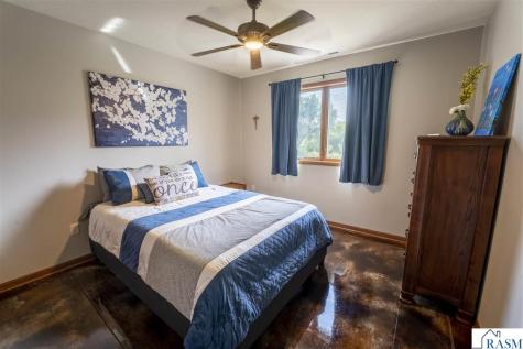 864 Goves Way Madelia MN 56062