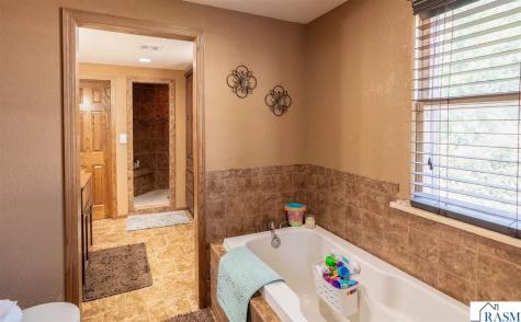 136 1st Avenue Alden MN 56009
